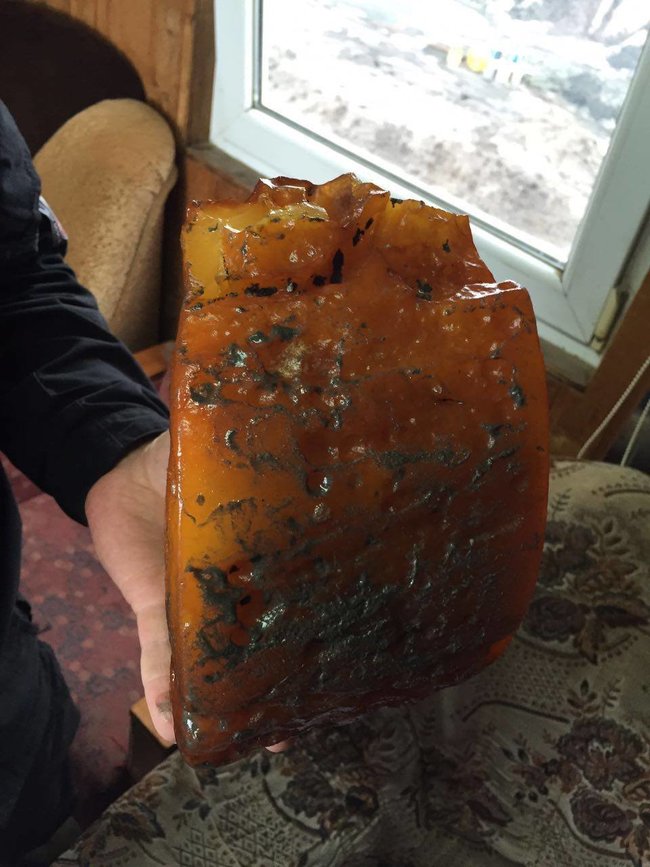В Калининградской области найден уникальный янтарный самородок весом 2,7 кг. Ювелирные Известия - J-izvestia.ru
