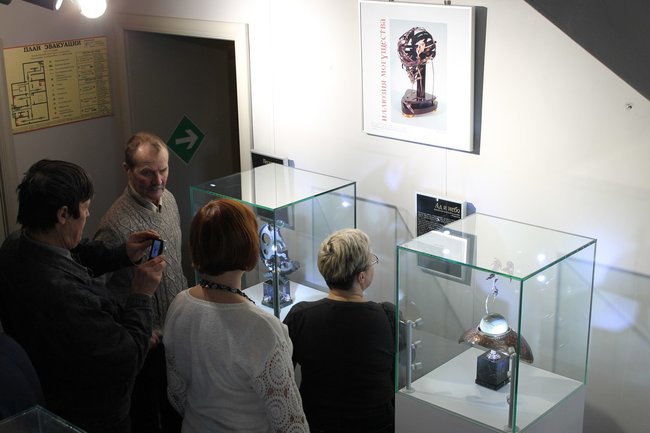 Художник-ювелир представил свои фантазии в Екатеринбурге. Ювелирные Известия - J-izvestia.ru