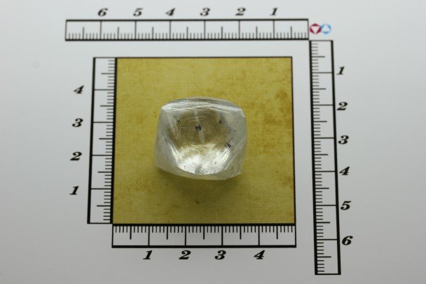 АЛРОСА добыла крупный алмаз на трубке «Юбилейная». Ювелирные Известия - J-izvestia.ru