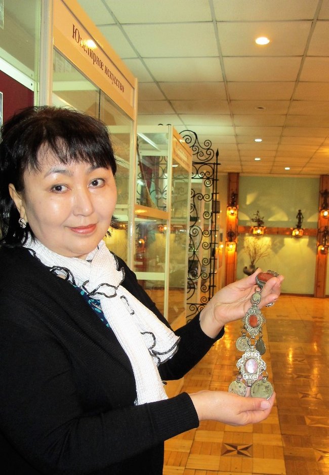 В Усть-Каменогорске выпущен альбом «Казахские ювелирные украшения II половины XVIII – середины XX веков». Ювелирные Известия - J-izvestia.ru