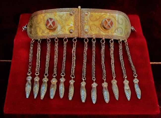 В Усть-Каменогорске выпущен альбом «Казахские ювелирные украшения II половины XVIII – середины XX веков». Ювелирные Известия - J-izvestia.ru