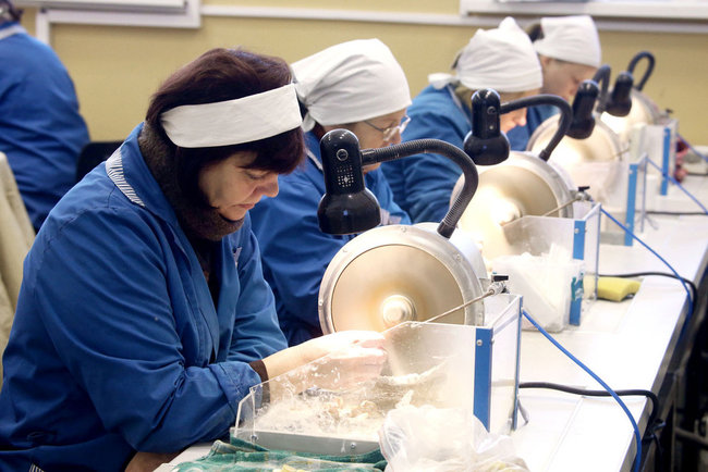 Девушки вместо бабушек: Россия разработала стратегию заработка на янтаре. Ювелирные Известия - J-izvestia.ru