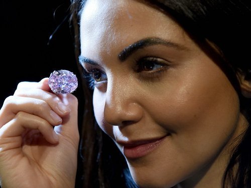 В Гонконге выставят на аукцион уникальный розовый бриллиант. Ювелирные Известия - J-izvestia.ru