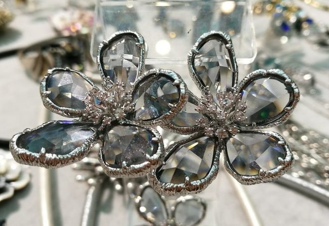 300 авторитетных российских и 12 зарубежных компаний из 9 стран мира. Ювелирные Известия - J-izvestia.ru