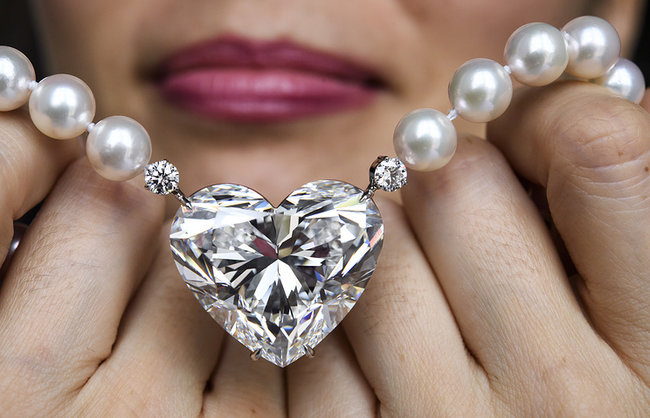 Белый бриллиант в форме сердца «Легенда» продан на аукционе Christies почти за $15 млн. Ювелирные Известия - J-izvestia.ru
