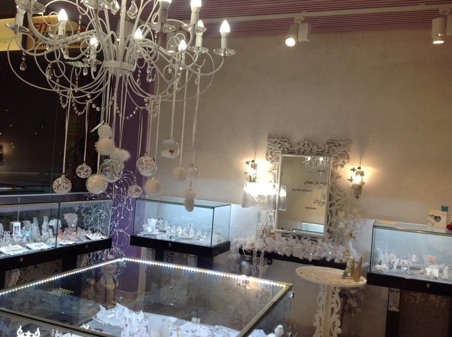 Сдадим в субаренду готовый для работы ювелирный салон в Санкт-Петербурге.. Ювелирные Известия - J-izvestia.ru