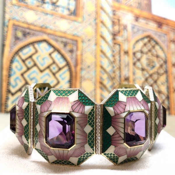 Российский ювелир Ильгиз Фазулзянов представил «самаркандскую» коллекцию из 60-ти украшений. Ювелирные Известия - J-izvestia.ru