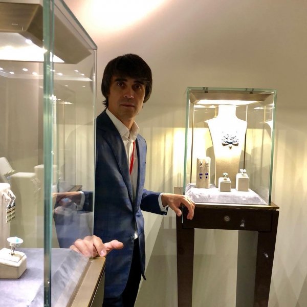 Российский ювелир Ильгиз Фазулзянов представил «самаркандскую» коллекцию из 60-ти украшений. Ювелирные Известия - J-izvestia.ru