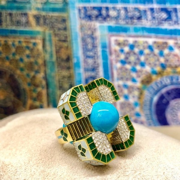 Российский ювелир Ильгиз Фазулзянов представил «самаркандскую» коллекцию из 60-ти украшений. Ювелирные Известия - J-izvestia.ru